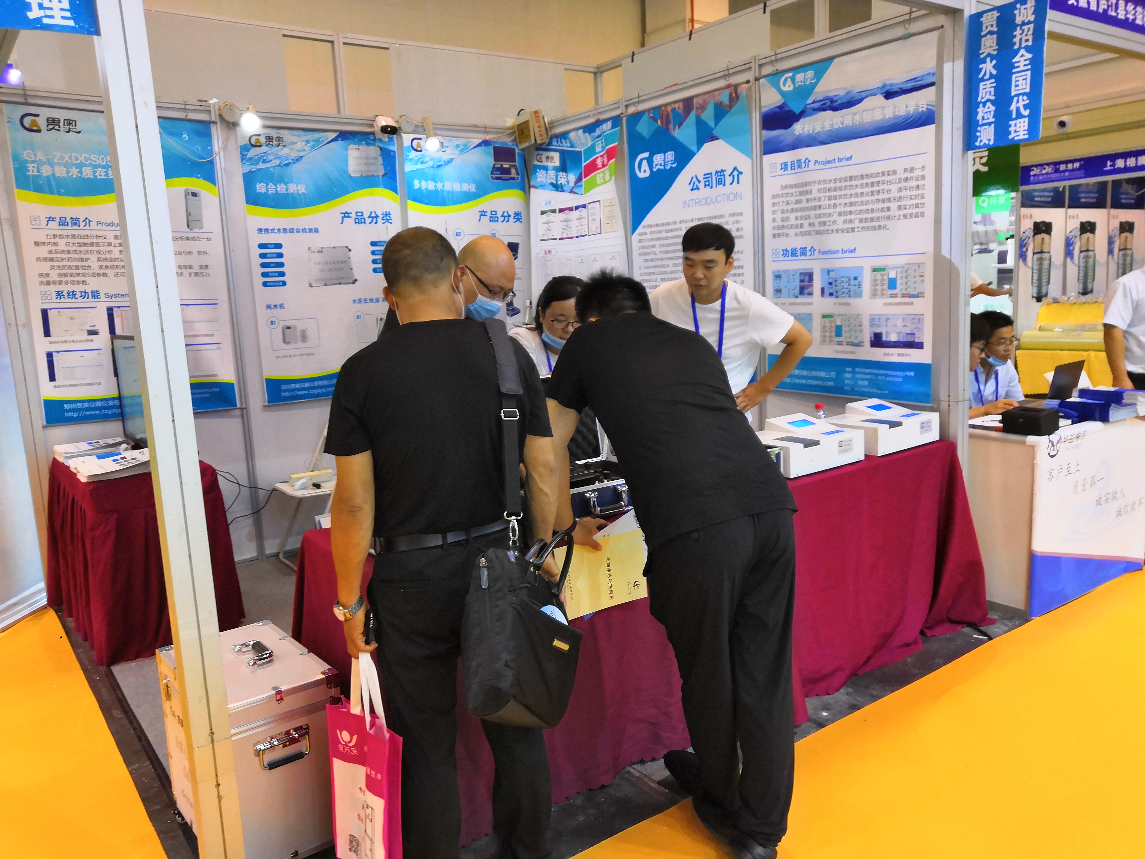 顧客詢問多參數(shù)水質(zhì)檢測(cè)儀